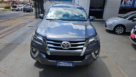 TOYOTA HILUX SW4 2.8 SRX 4X4 7 LUGARES 16V TURBO INTERCOOLER DIESEL 4P AUTOMÁTICO